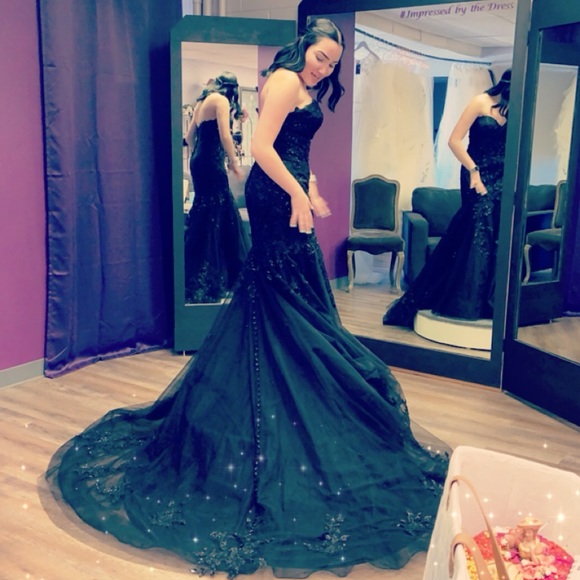 Black Lace Wedding Dress - Picture 5 of 7